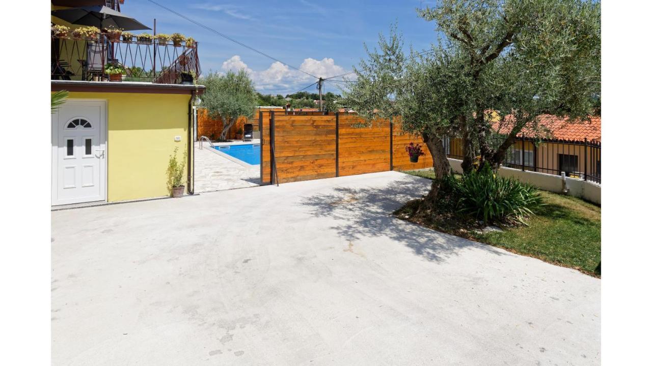 Holiday Home Vlady By Rent Istria Buje Buitenkant foto